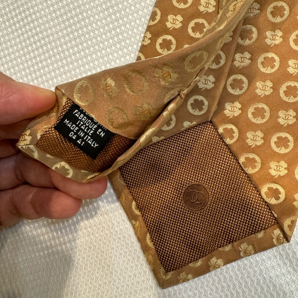 Authentic CHANEL men’s silk necktie - Picture 5 of 9